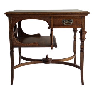 Late Victorian American Art Nouveau Oak Table, Late 19th to Early 20th Century For Sale