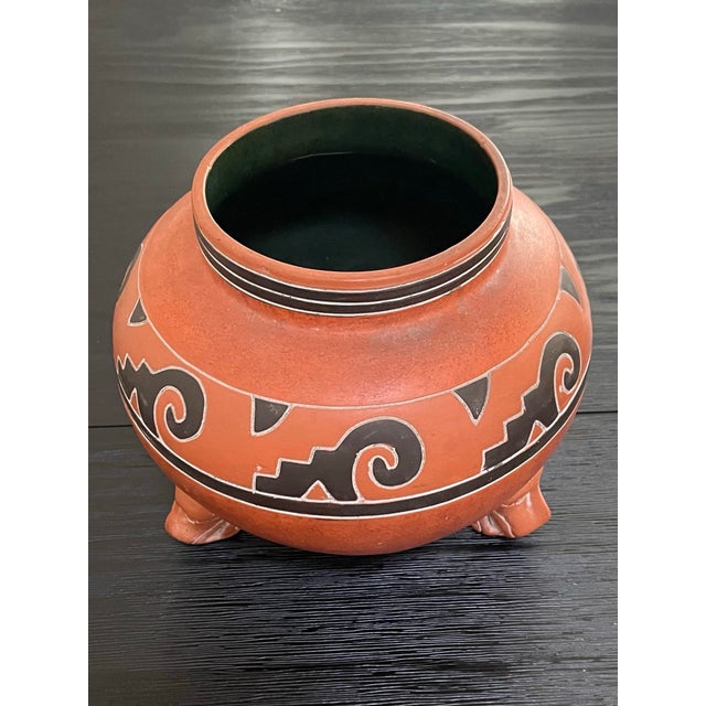 1970s Vintage Leopoldo De Mexico Aztec Red Clay Pottery Pot or Vase For Sale - Image 5 of 10