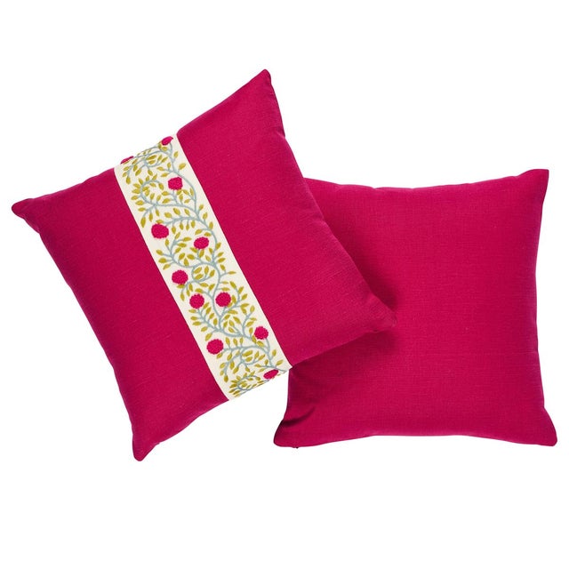 Contemporary Schumacher Ashoka 18" Pillow in Magenta & Leaf For Sale - Image 3 of 5