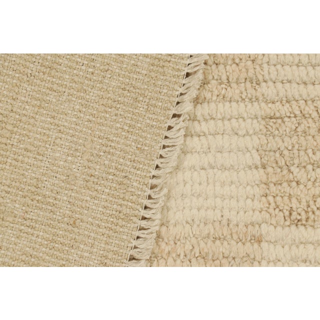 Textile Rug & Kilim’s Contemporary Rug in Beige and Cream White Geometric Pattern - 5x8 For Sale - Image 7 of 7