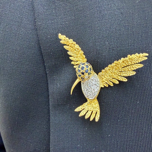 Gold Vintage 18k Yellow Gold Sapphire Diamond Textured Wings Hummingbird Pin Brooch For Sale - Image 8 of 8