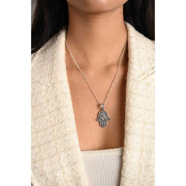 This Hand of Fatima Hamsa Pendant with Evil Eye is beautifully crafted in 925 sterling silver by Carat&Her. Designed for...