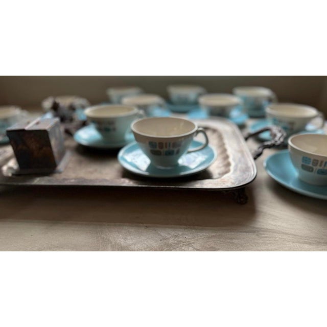 Vintage Mid-Century Modern Teacups and Saucers – “Temporama” Pattern (Unmarked) – Blue & Brown Atomic Design - 26pcs For Sale - Image 9 of 12