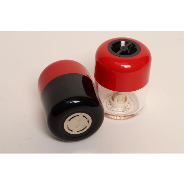 Mid-Century Modern Vintage Italian Post-Modern Red and Black Salt and Pepper Mill by Guzzini For Sale - Image 3 of 12