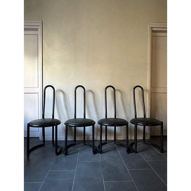 Set of 4 70s dining chairs, backrest and legs in black painted tubular iron, seat in ero wood and vinyl.
