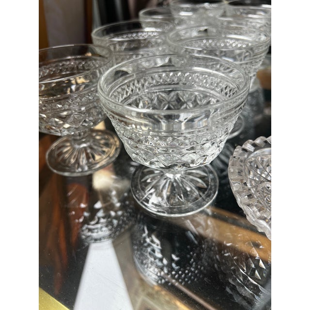1970s Mid Century Modern Collection of Crystal Detailed Glasses- Set of 8 For Sale - Image 4 of 7