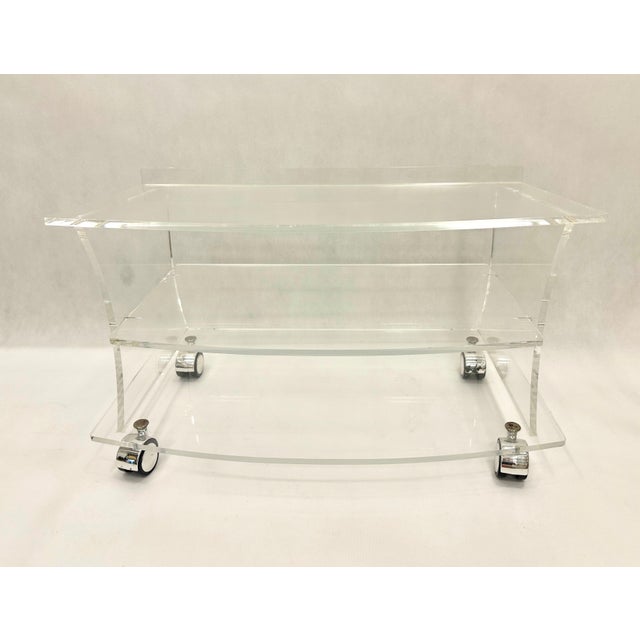 Mid-Century Clear Acrylic Glass Shelf Unit TV Stand on Castors, 1970s For Sale - Image 6 of 7
