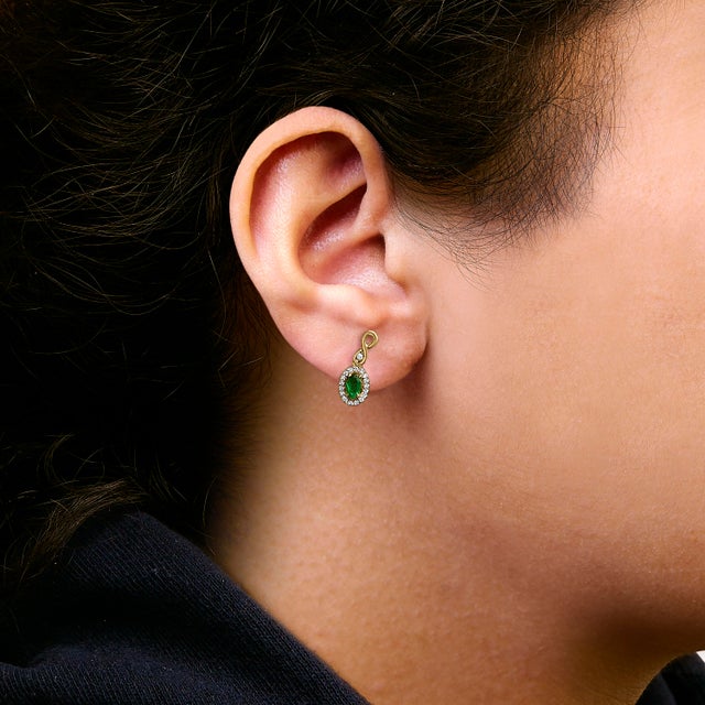 Haus of Brilliance 10K Yellow Gold Oval Cut Green Emerald 5x3 mm and 1/7 Cttw Round Diamond Dangle Earrings For Sale - Image 4 of 5