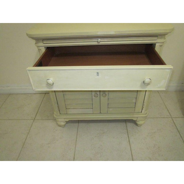 White 1970s Pair Wood Nightstand Shutter Style Two Doors One Drawer White Pull Out Tray Universal For Sale - Image 8 of 12