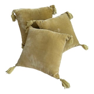 1960’s Butter Yellow Velvet Pillows With Tassels- Set of 3 For Sale