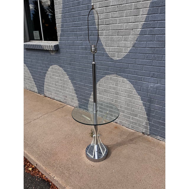 Mid-Century Modern Chrome and Lucite Floor Lamp With Integrated Glass Table For Sale In Denver - Image 6 of 12