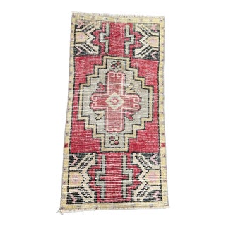 Turkish Yastik Rug 1'6" x 2'11" For Sale