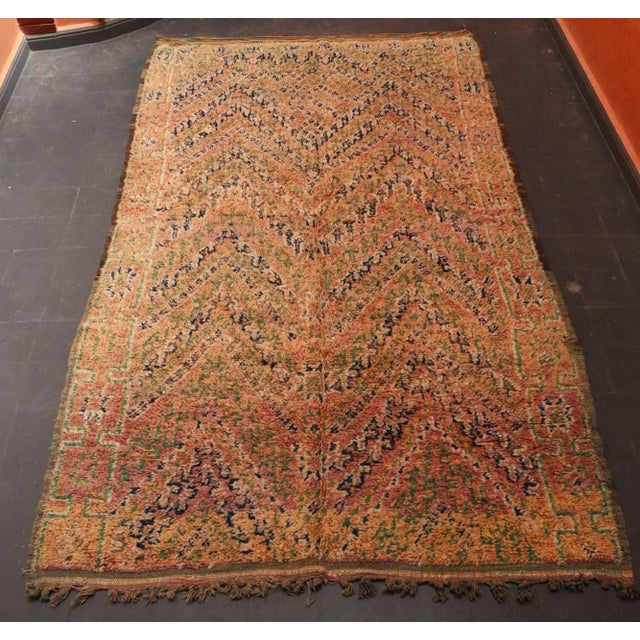 Symplicity, elegance and beauty: that is what Beni M’Guild’s rugs represent. The Aït M’Guild, known as Beni M’Guild rug...