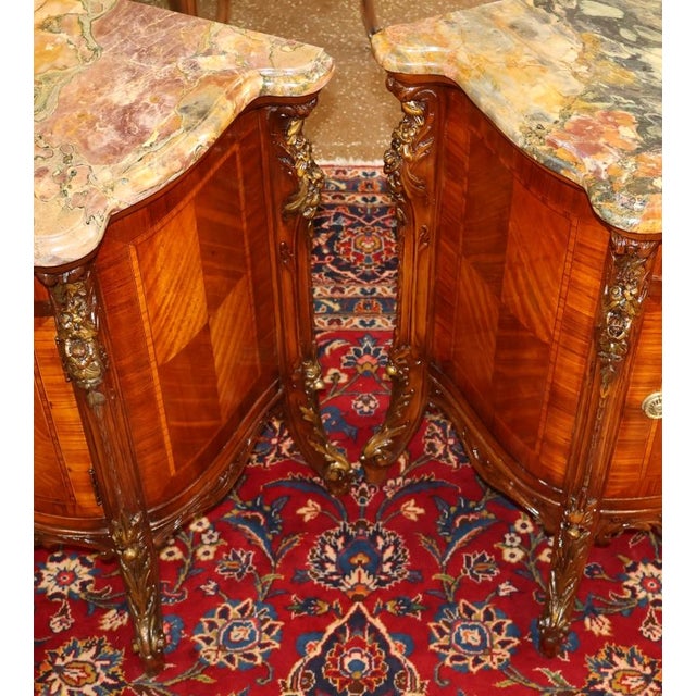 Pair of French Louis XV Style Marble Top Kingwood Inlaid End Table Nightstands For Sale - Image 9 of 18