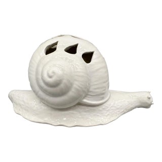 Mottahedeh Italian White Ceramic Snail Figurine – Mid-20th Century – Coastal / Whimsical Style For Sale