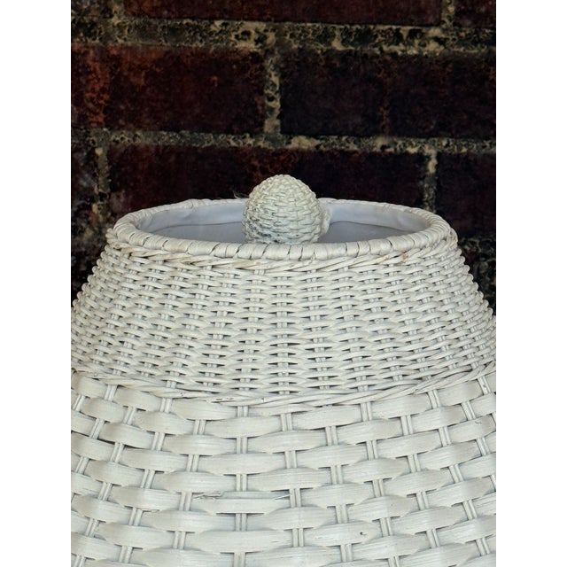 Vintage Palm Beach Regency White Faux Wicker Pineapple Table Lamp -Styled After Dorothy Draper /Mario Buatta For Sale - Image 10 of 12