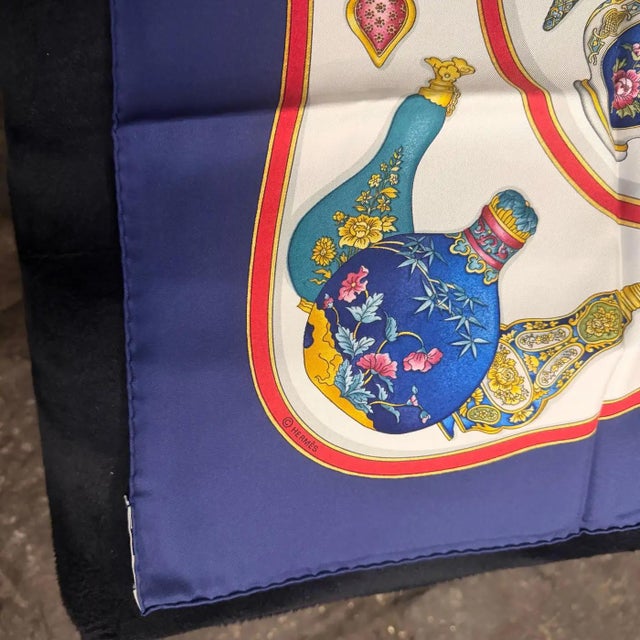 French An Iconic 2000s Qu'importe Le Flacon Silk Skarf by Caterine Baschet for Hermès For Sale - Image 3 of 15