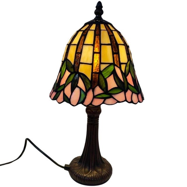 Tiffany style table / desklamp. A vintage example from the 1980’s in great condition. A brown metal base supports the...