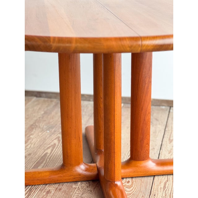 Sculptural Round Extendable Dining Table from Dyrlund For Sale - Image 16 of 18