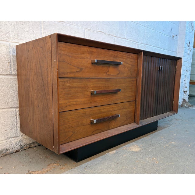 This Lane “Tower Suite” Mid-Century Walnut and Rosewood Sideboard showcases iconic mid-century design with a striking mix...