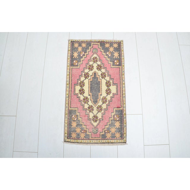 Natural Boho Chic Decor Floor Rug For Sale In Phoenix - Image 6 of 6