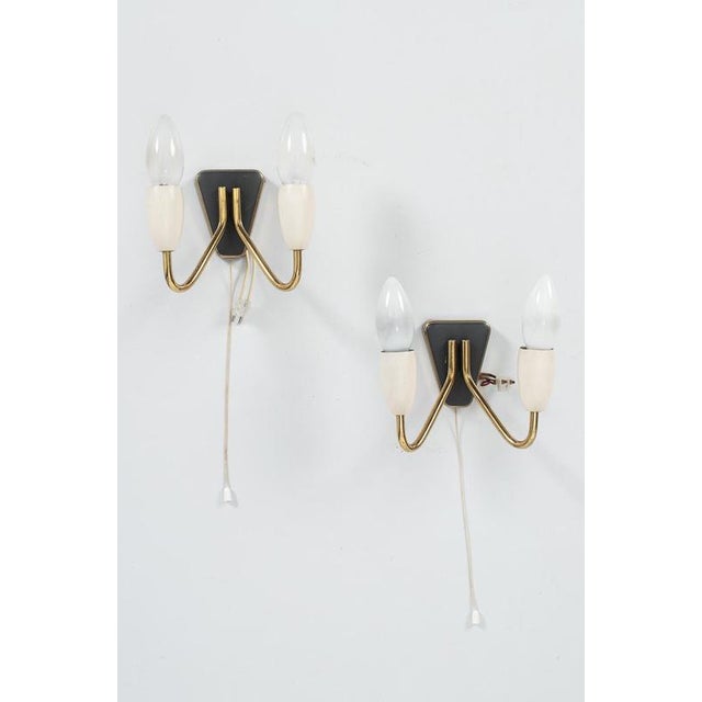 Set of 2 wall lamps from the fifties with brass. In a good vintage condition. Measurements h. 16.5 cm; w. 15 cm; d. 10 cm....