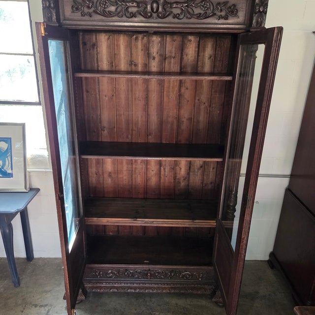 Gorgeous 19th Century French Carved Oak Bookcase With Turned Supports and Decorative Frieze For Sale - Image 9 of 18