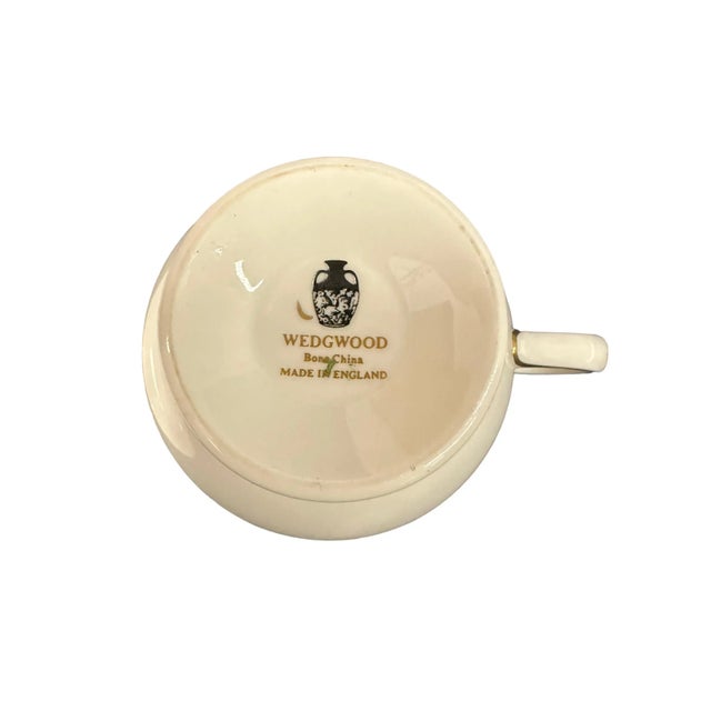 Vintage Wedgwood Gold Florentine Bone China Leigh Shaped Footed Cups and Saucers for Two - 4 Pieces For Sale - Image 9 of 10