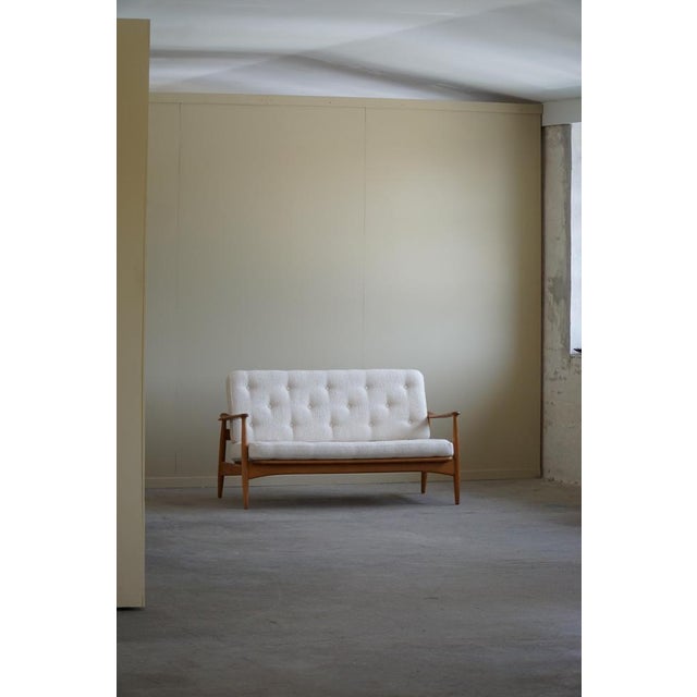 White 2-Seater Sofa Model Fd 161 in Bouklé attributed to Arne Vodder, 1960s For Sale - Image 8 of 18