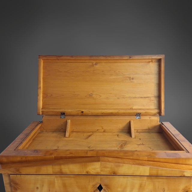 Biedermeier Maple Veneer Pillared Chest of Drawers with Pointed Gable, Thuringia, 1820s For Sale - Image 10 of 11