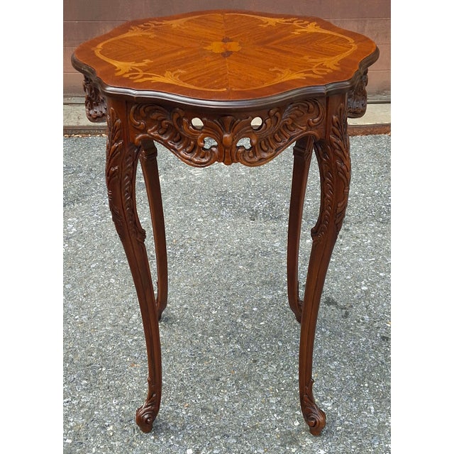 French Late 19th Century Refinished French Louis XV Style Carved Walnut and Marquetry Side or Lamp Table For Sale - Image 3 of 11