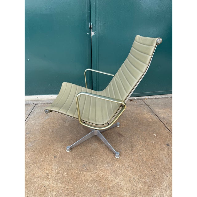 Mid-Century Modern 1960s Herman Miller Eames Aluminum Group High Back Lounge Chair Mid Century Modern For Sale - Image 3 of 8