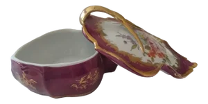 Mid 20th Century Kpm Porcelain Hand Painted Leaf-Shaped Trinket Box With Gold Trim and Handle