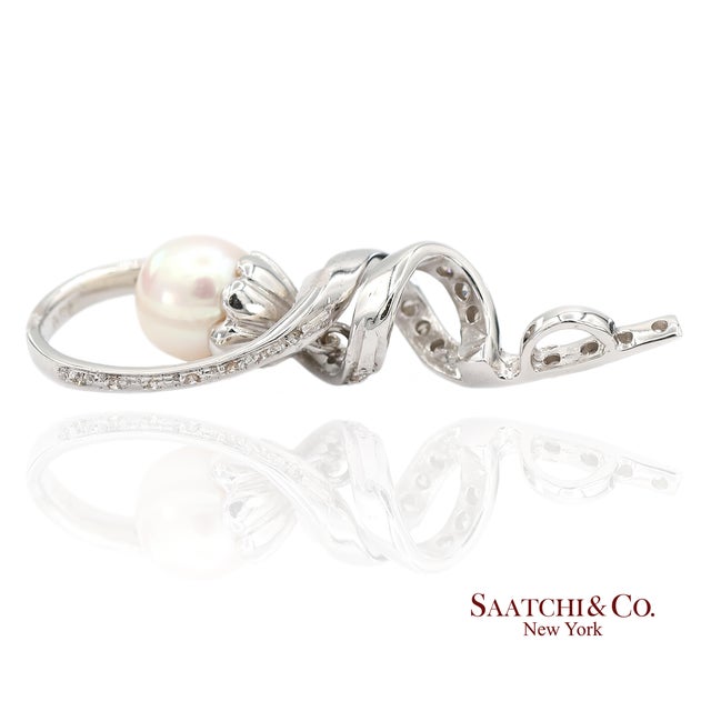 18k (750) White Gold Natural Diamond and White Pearl Pendant Necklace For Sale In New York - Image 6 of 12