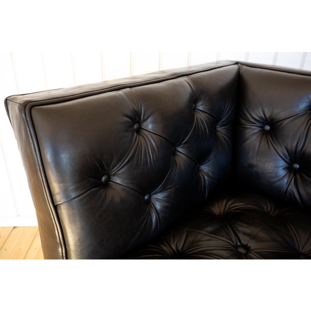 1990s Black Leather Chesterfield Armchair Corner Salon Moschino Haslam Country House Designer, 1990s For Sale - Image 5 of 18