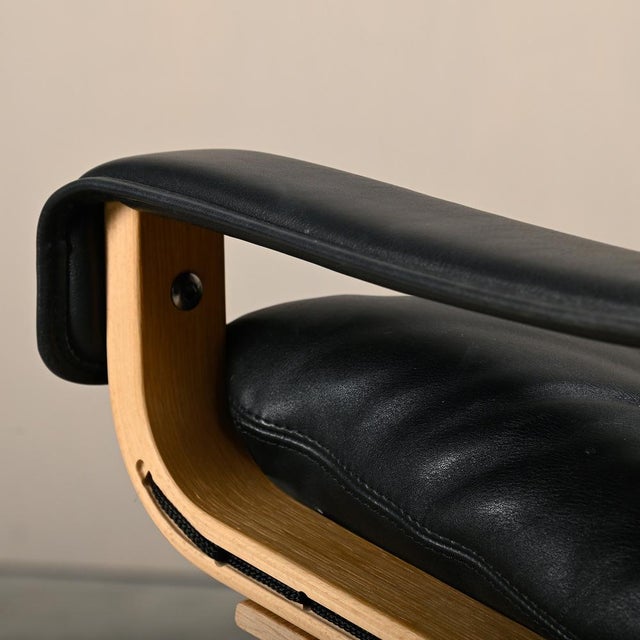 Set of Vintage Siesta Lounge Chair and Ottoman in Naturel Oak and Black Leather by Ingmar Relling for Westnofa, 2000s For Sale - Image 12 of 18