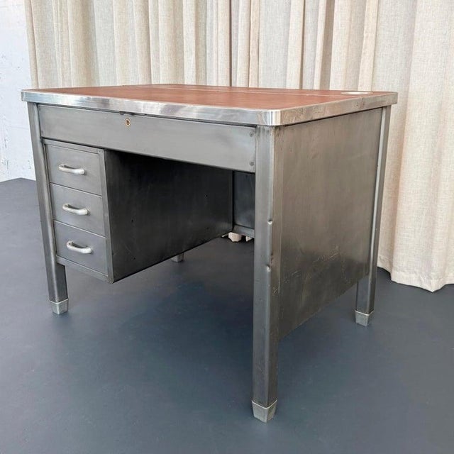 Metal 1940s Industrial Mid-Century Brushed Steel Military Desk With Leather Pop-Up Top For Sale - Image 7 of 12