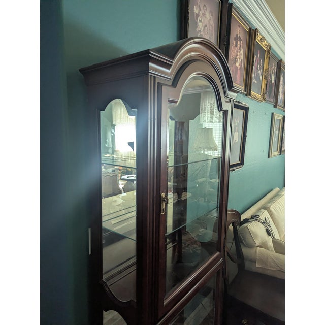 1980s Jasper Cabinet Company Cherry Curio Display Cabinet For Sale In Phoenix - Image 6 of 14