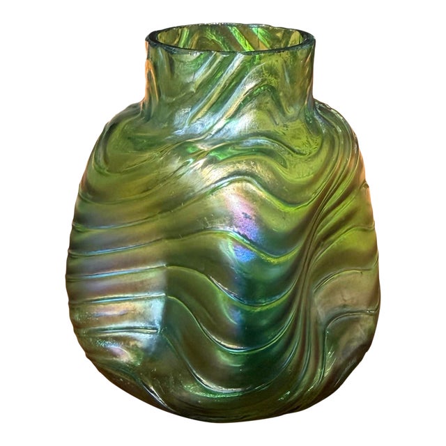 Bohemian Art Nouveau Iridescent Green Glass Vase | Loetz-Style Creta Papillon | C. 1900–1910 For Sale