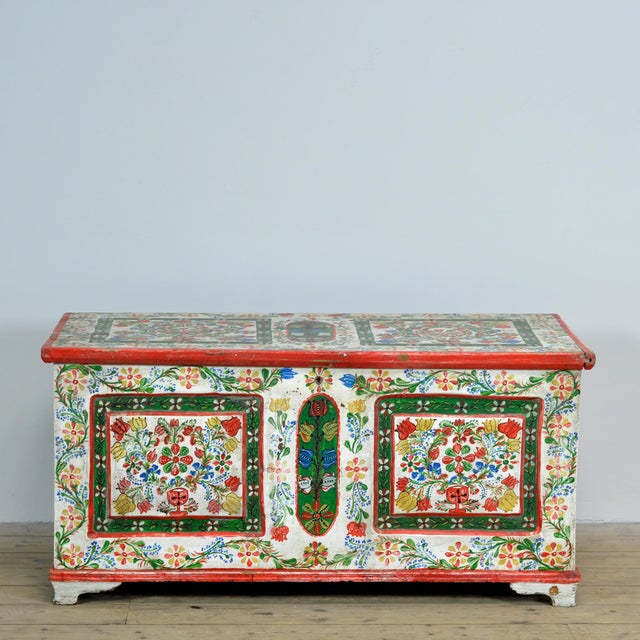 This vintage pine chest from the mid-20th century is a real eye-catcher. It is richly decorated with hand-painted...