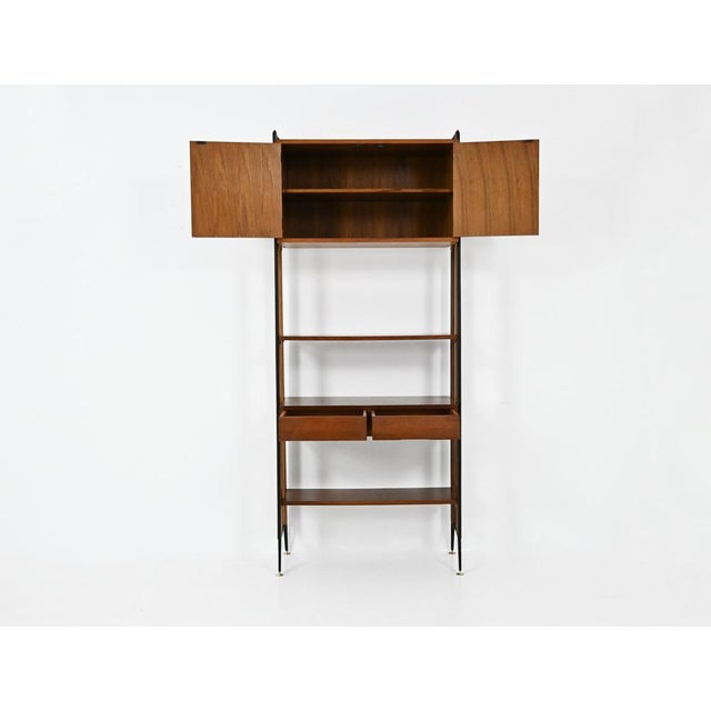 Modular bookcase comprising 2 shelves, 1 cabinet with 2 doors containing a shelf, and a cabinet with 2 drawers. Wear due...