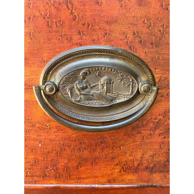 Traditional Antique New England Federal Chest of Drawers / Dresser For Sale - Image 3 of 12
