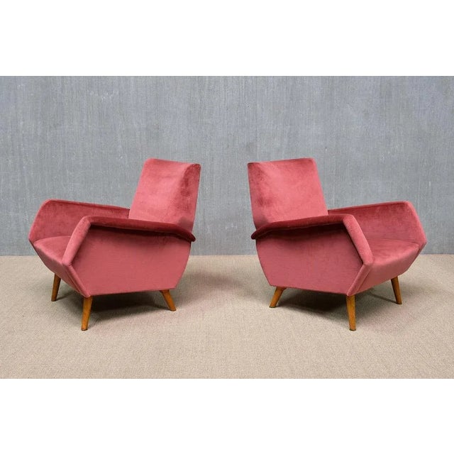 Mid-Century Modern Set of Vintage Chairs in Coral Red Velvet and Beech by Gio Ponti for Asko, 1950s For Sale - Image 3 of 17