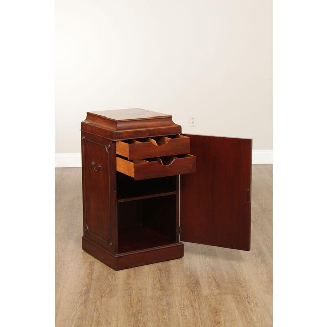 Traditional Georgian Style 1940's Custom Mahogany Silver Chest Cabinet For Sale - Image 3 of 12