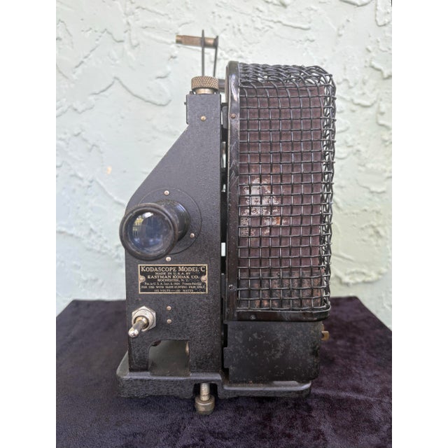 1920s 1920s Eastman Kodak Kodascope Model C 16mm Silent Film Projector – Industrial Display Piece For Sale - Image 5 of 12