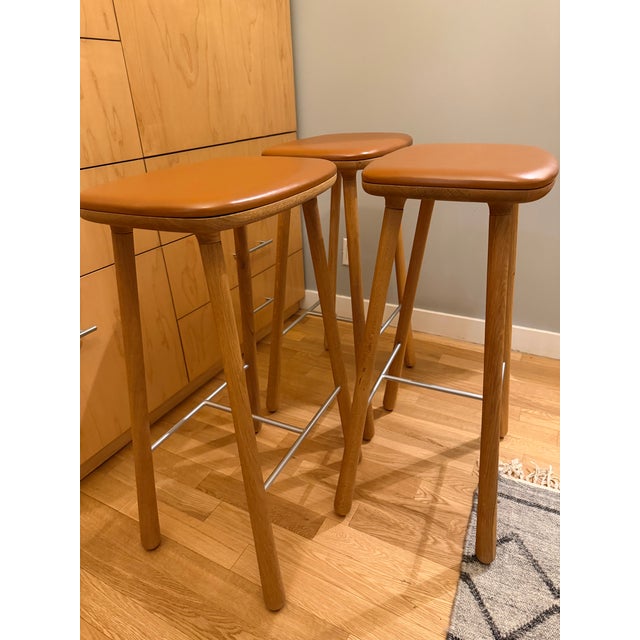 Møbel Copenhagen Cuba Bar Stools – Set of 3 – Solid Oak & Leather – Excellent Condition For Sale In New York - Image 6 of 17