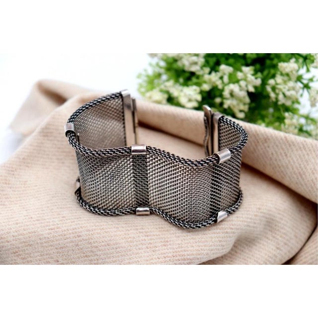 Vintage Silver Bracelet with Mesh Design, in Worn conditions. Designed 1980 to 1989