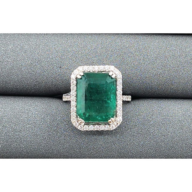 9.07 Ct Natural Emerald & Diamond Ring Size 6.5 For Sale - Image 4 of 9