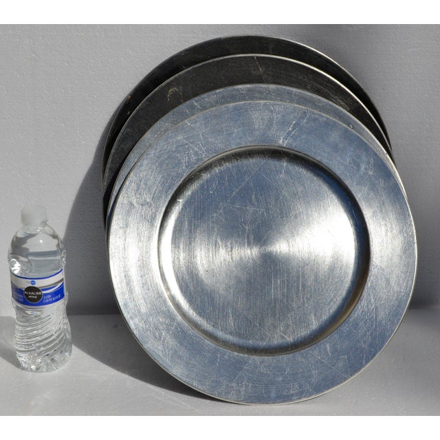 The Bullseye Design Silver Lacquered 14 Inch Charger Plate Set of 4 Original Box For Sale - Image 9 of 15