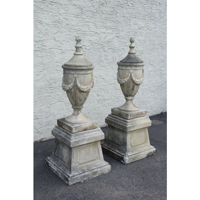 Late 20th Century Pair Of Neoclassical Style Cast Stone Garden Urns On Pedestals For Sale - Image 4 of 16